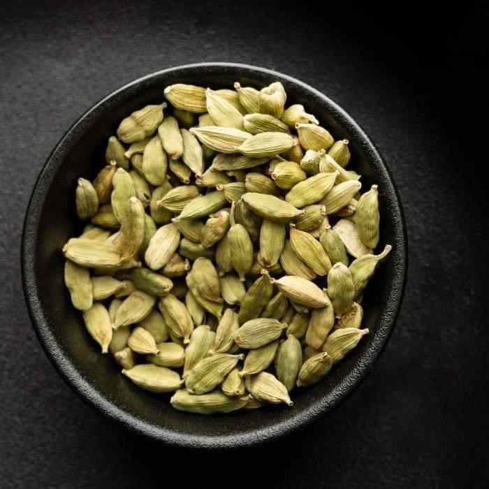 8 Health Benefits of Cardamom Water